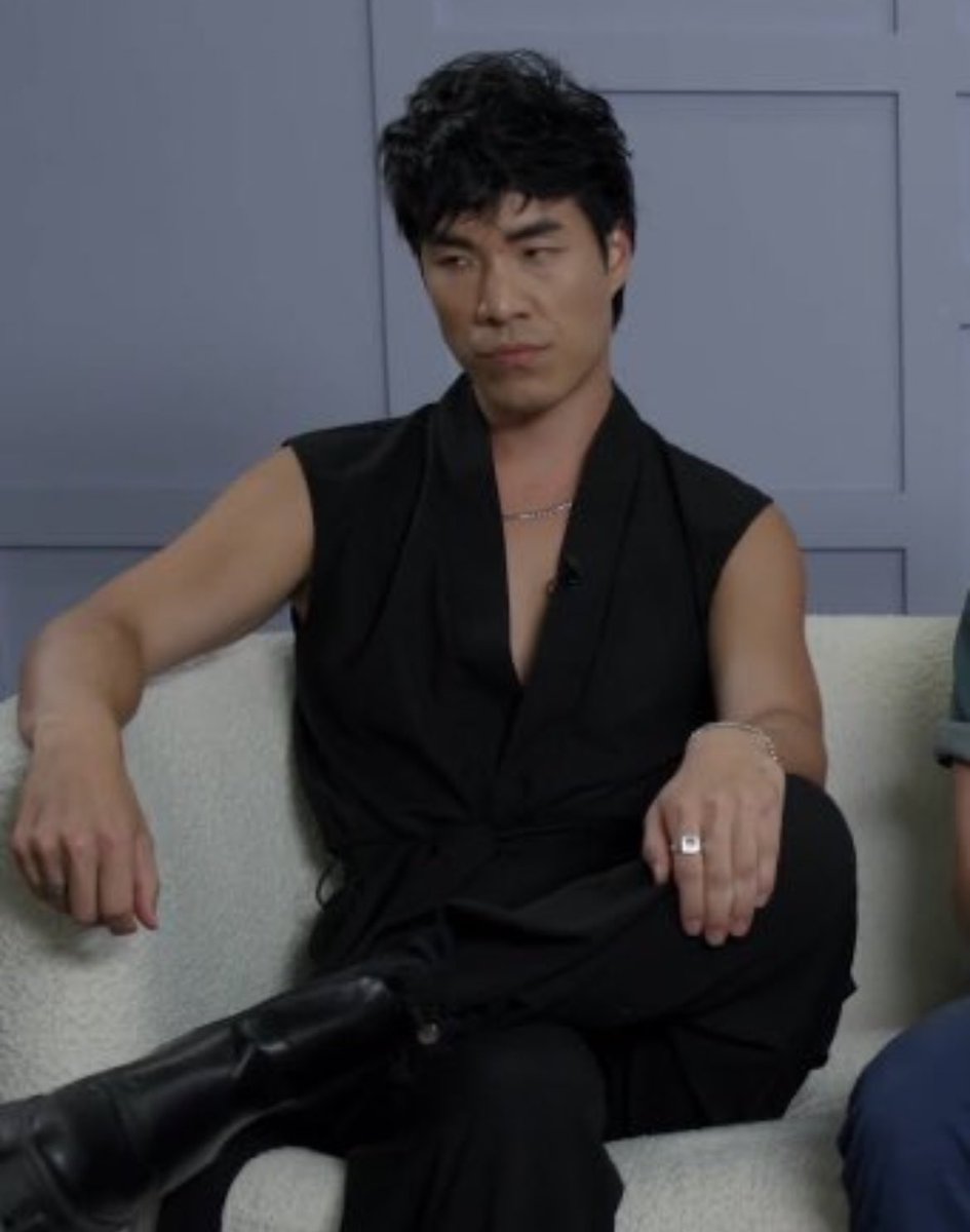 INDIEWASHERE's tweet photo. this is how i look at every family event dinner table fr https://t.co/gqfNFoUbZZ