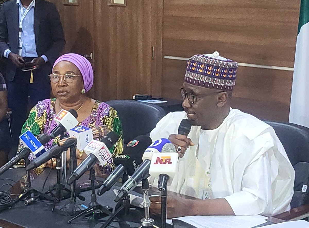nnpclimited's tweet photo. GCEO @MKKyari: "Today I'm happy to announce that the Board of #NNPC has approved 2021 audited fin. statements &amp; #NNPC has progressed to a new performance level,from N287Bn profit in 2020 to N674Bn profit after tax in 2021,climbing higher by 134.8% YoY profit growth."

Details... https://t.co/xS9oDxdWoD