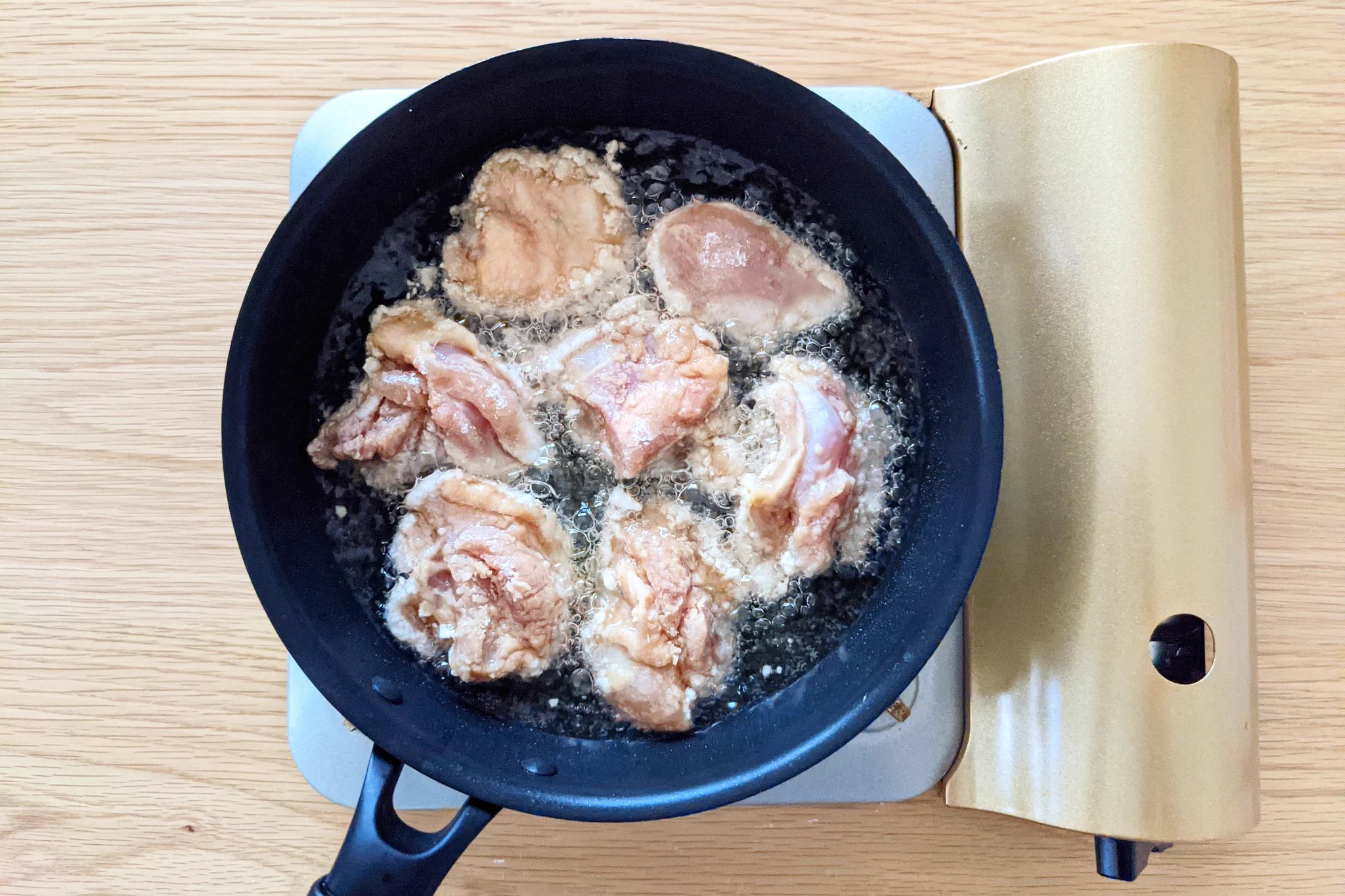 ポイントはごま油！思わずやみつきになる唐揚げレシピ。