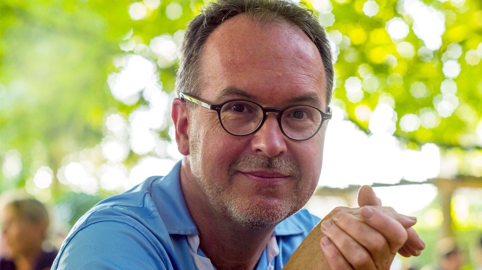 Norbert Joa im Gespräch mit Sebastian Schoepp, Schriftsteller. Heute um 16:05 Uhr im #BR.
<a href="/schoeppcito/">sebastian schoepp</a> 
br.de/radio/bayern2/…