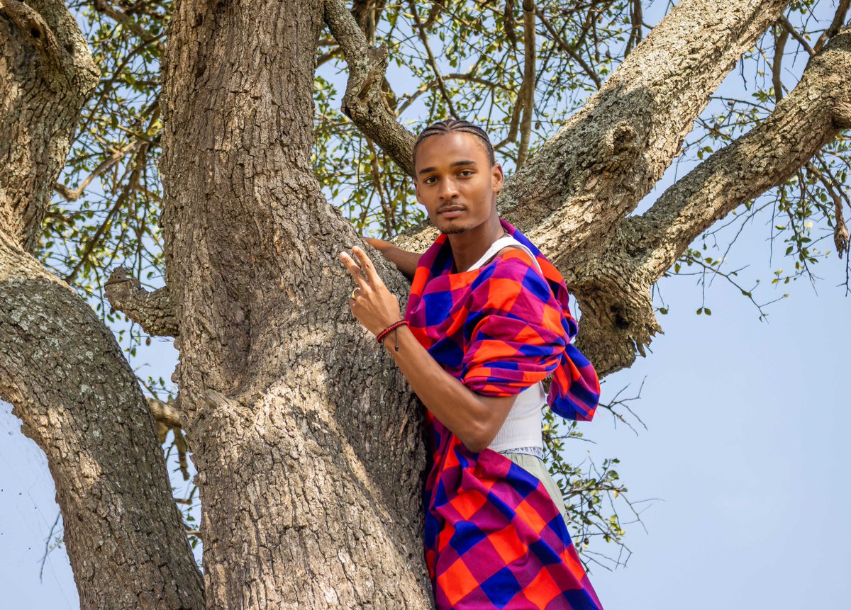 Turnup_Travel's tweet photo. When the lion chases you up the tree but you still gotta look good for the camera

#UnlimitedHolidays 

📸 @TurnupInMotion https://t.co/4JiLf0jnSY
