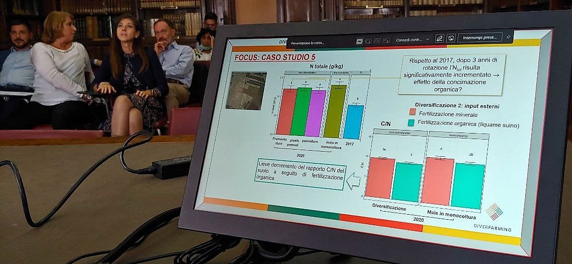 Vieltien's tweet photo. @ale_trinchera from @CREA_Ricerca now on #nutrients availability of diversified crops, now at the italian final meeting of the H2020 poject @diverfarming, in Rome https://t.co/PL8eHlUPry