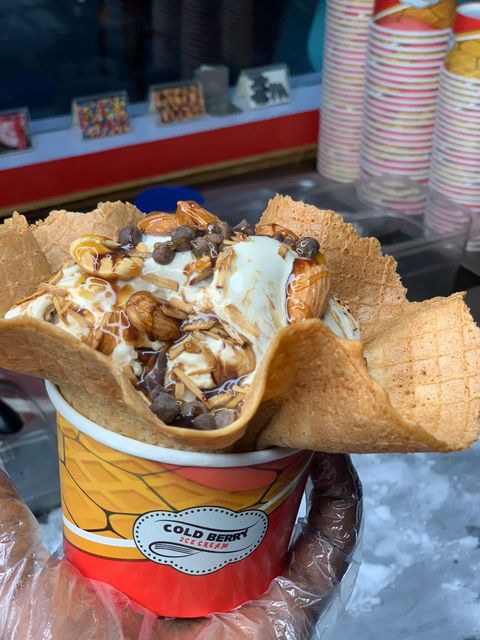 coldberryng's tweet photo. Choco Crunchy flavor is a rich and creamy blend of infused Chocolate goodness. It's so yummy and mouthwatering. 🥳

Get a Classic Cup of Coldberry Choco Crunchy for as low as N2,000 only 🍦😋❤️

#delightineveryscoop https://t.co/ngOyUWVD7B