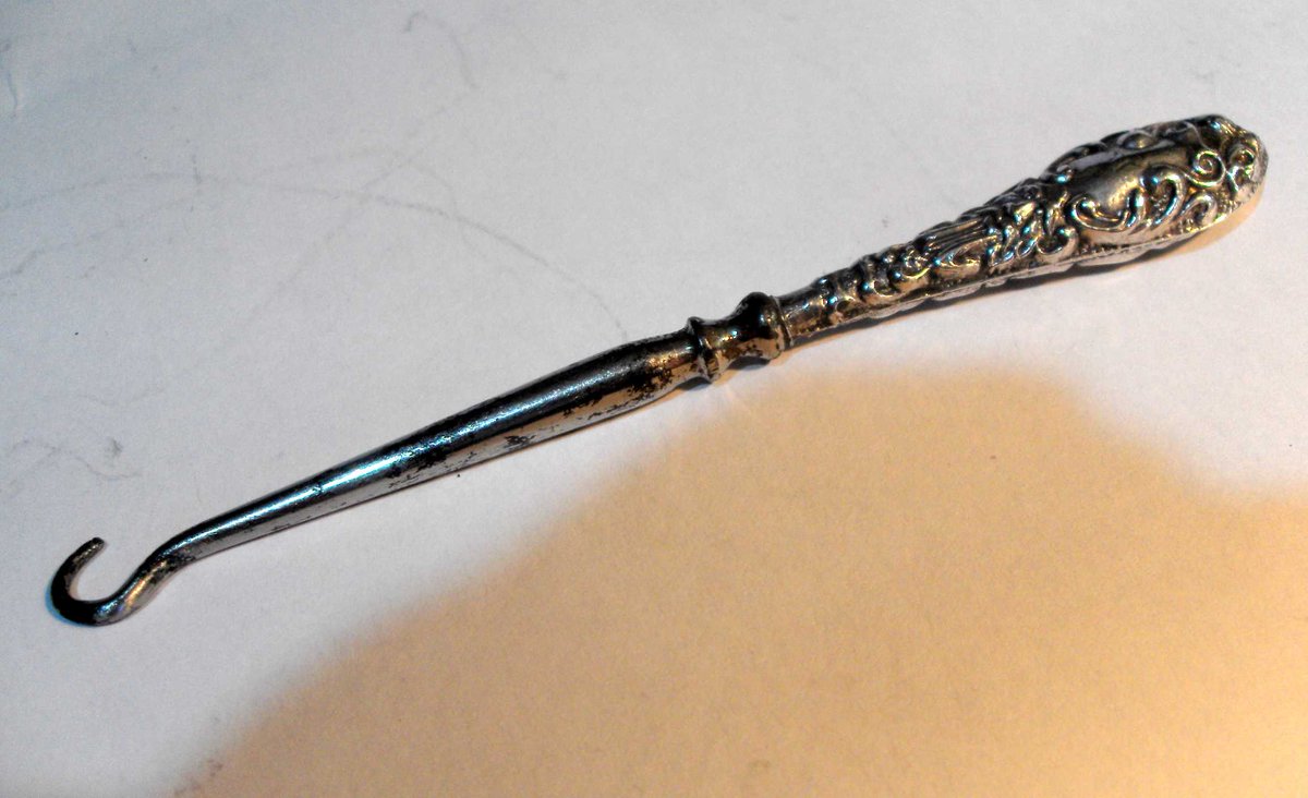 CartersCollecta's tweet photo. #Antique (1906) English #Silver🥈 handled #buttonhook No 01
#Offers Welcome
#Free Shipping UK 🆓📦
#InspectAndCollect 🔎😷 🚶
#CCUK4S 012542 #WDYT #eShopsUK #Noths #GiftIdeas #Vintage #Gifts #Shop #Treasure #Tchotchke #MHHSBD #Craft #Green #Christmas
https://t.co/CAFjsF311w https://t.co/1GgPlMcHO2