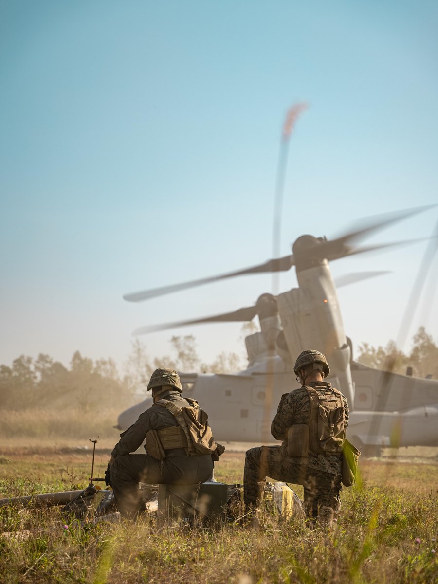 IIIMEF's tweet photo. U.S. Marines with 1st Marine Aircraft Wing and 3rd Marine Division insert by MV-22 Osprey during exercise Resolute Dragon 22 at Kamifurano Maneuver Area, Hokkaido, Japan on Oct. 1, 2022. https://t.co/J8q5Ie6a9i