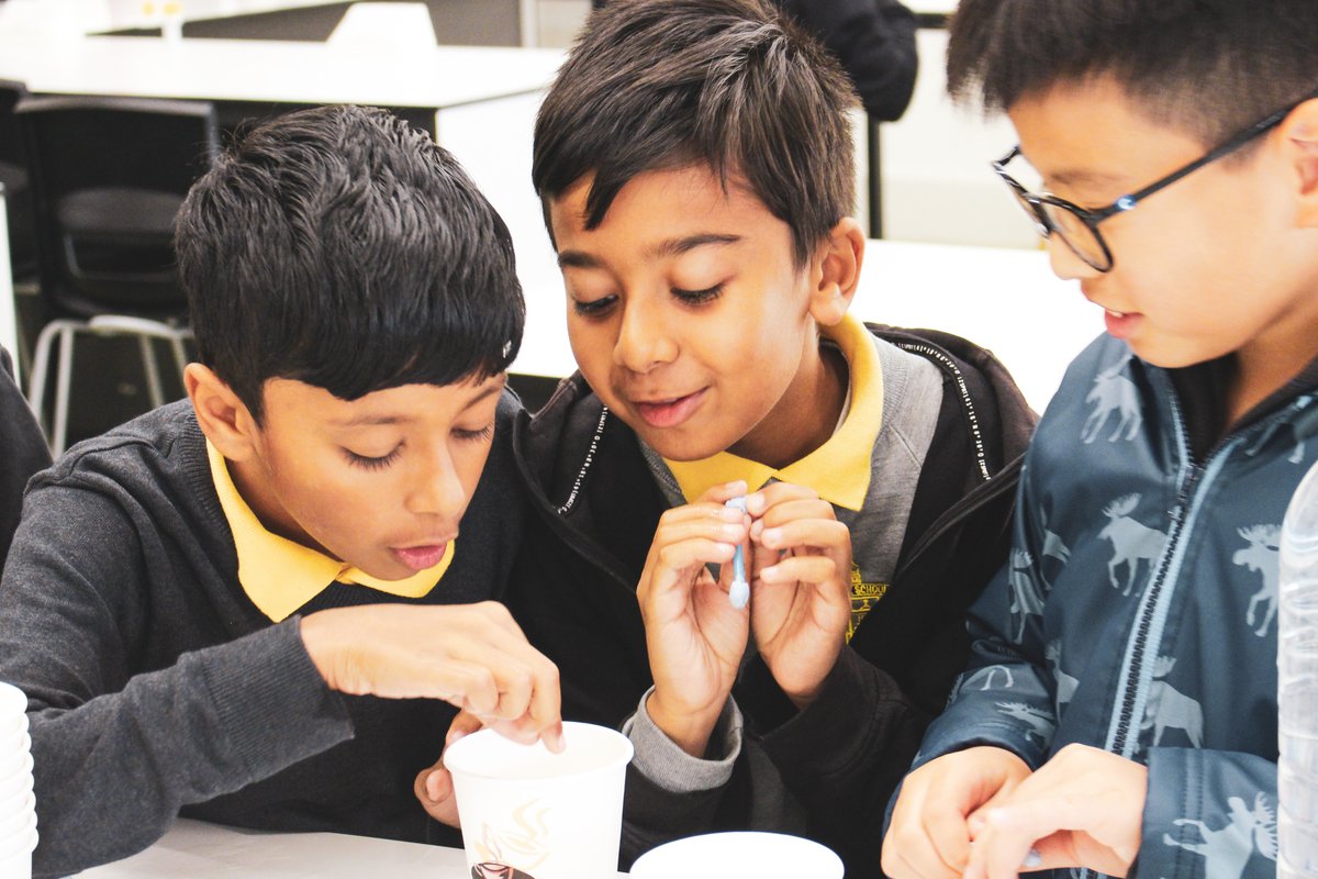 EtonPartnership's tweet photo. We had so much fun running the Year 6 Science Afternoon with pupils from Lynch Hill School Primary Academy!
The pupils did brilliant work in all the experiments for #chemistry, #physics and #biology.
@Eton_College #primaryschoolscience #schoolstogether #powerofpartnerships https://t.co/dzV3idVkNG