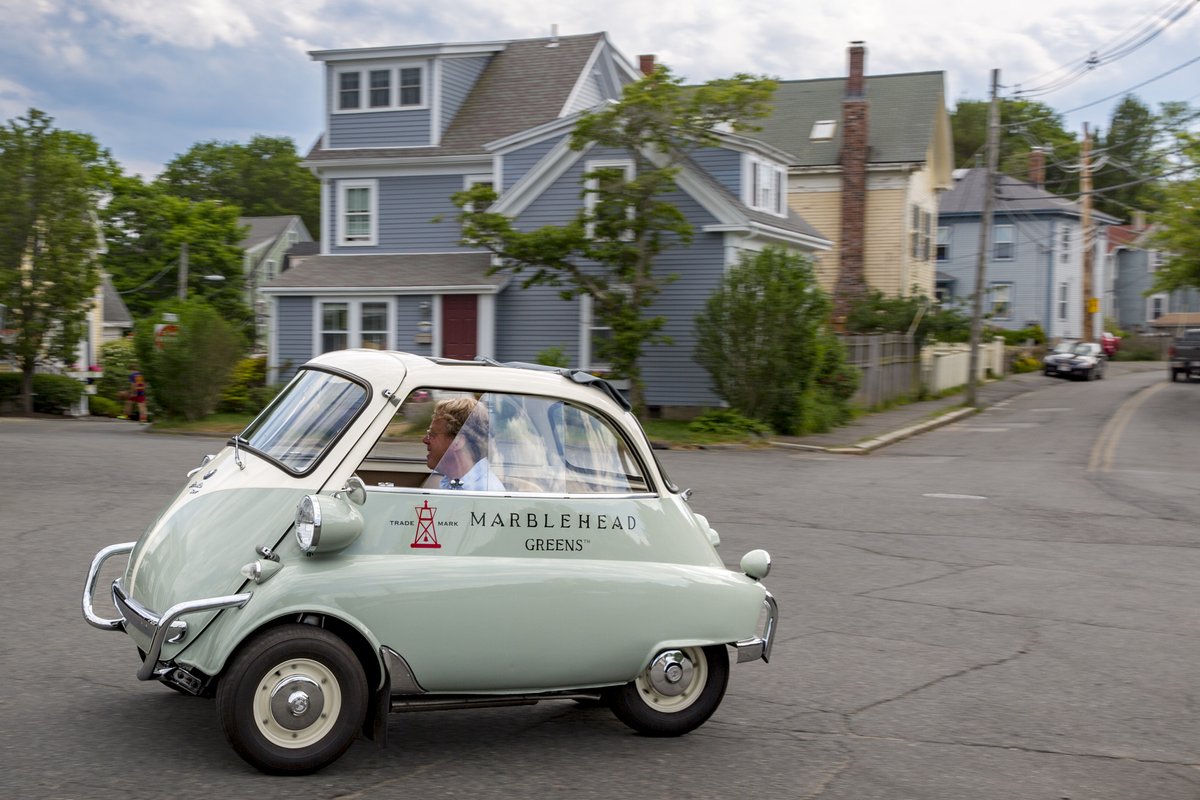 HalGregersen's tweet image. &quot;Simplicity boils down to two steps: Identify the essential. Eliminate the rest.&quot; Leo Babauta | I was struck by the simplicity of this scene and the joy in the driver&apos;s heart. #composeandwait #essentialism #tuesdayvibe