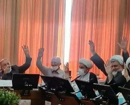 AliHastm's tweet photo. اگه سکوت کنی باز این خارکصه ها برات تصمیم میگیرن
#OpIran 
#مهسا_امینی 
#اعتصابات_سراسری https://t.co/wjW1W7ZWmf