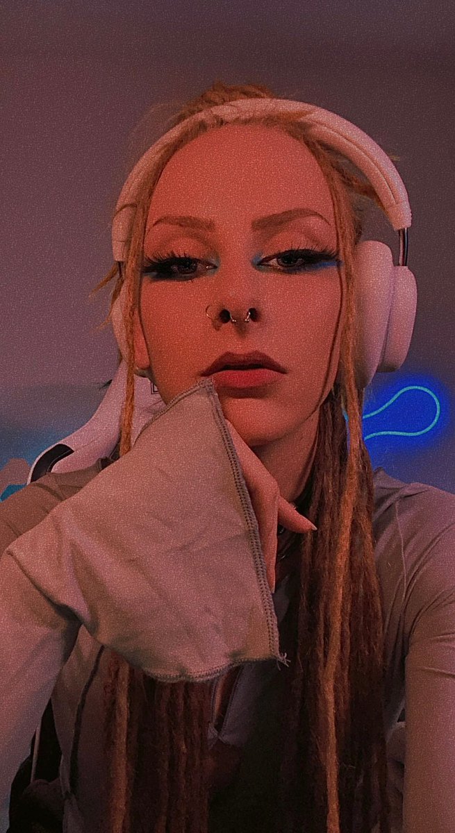 Goddess__Luna's tweet photo. Sei nicht nervig.
Das ist in unser beider Interesse, glaub mir. 👑🥱

goddess•paypig•mistress•tribute•findom•finsub•femdom•smoke•smokefetisch•feet https://t.co/czj0QvvyO0