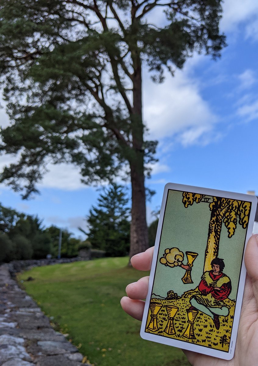 The 4 of cups can be especially relatable for ppl with depression, as it focuses on the apathy we can feel even when everything materially seems to be going well for us. 

It can be a helpful provocation to reevaluate, reflect &amp; pursue meaningful connections #MentalHealth #tarot