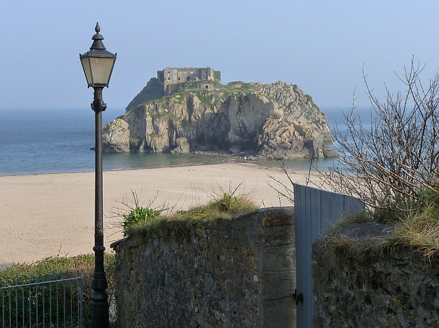 Castle Beach (Tenby), Pembrokeshire dlvr.it/SZTdWK