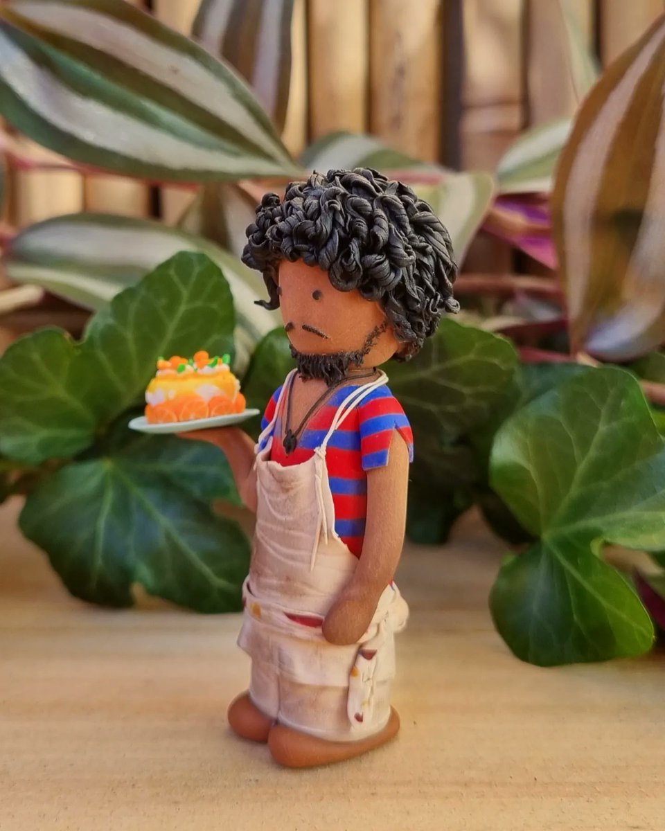 FandomClay's tweet photo. Roach have joined my little crew! He might be tiny, but he's still got them kitchen skills! π
#ourflagmeansdeath #ofmd #ourflagmeansdeathfanart #ofmdfanart #roach #ofmdroach #ourflagmeansdeathroach #40orangecake #polymerclay #miniature #figurine @sambaschutte https://t.co/eQouw2xIOw
