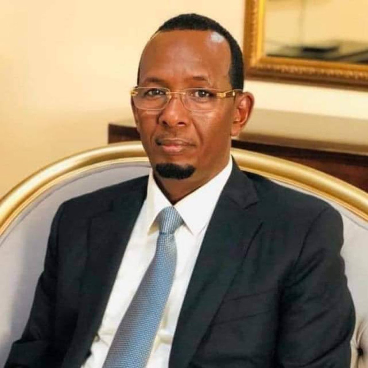 waan sii dagaallameynaa inta gabari naga nooshahay—Marka waxaan u baahannahay gurmad, mana aha lacag raashiin, biyo iyo daawo. Waxaan u baahannahay waa gurmad ciidan, mid saanadeed iyo hub, waxaan u baahannahay in maanta inala garab istaagto, <a href="/HassanSMohamud/">Hassan Sheikh Mohamud</a> <a href="/HamzaAbdiBarre/">Hamza Abdi Barre</a>