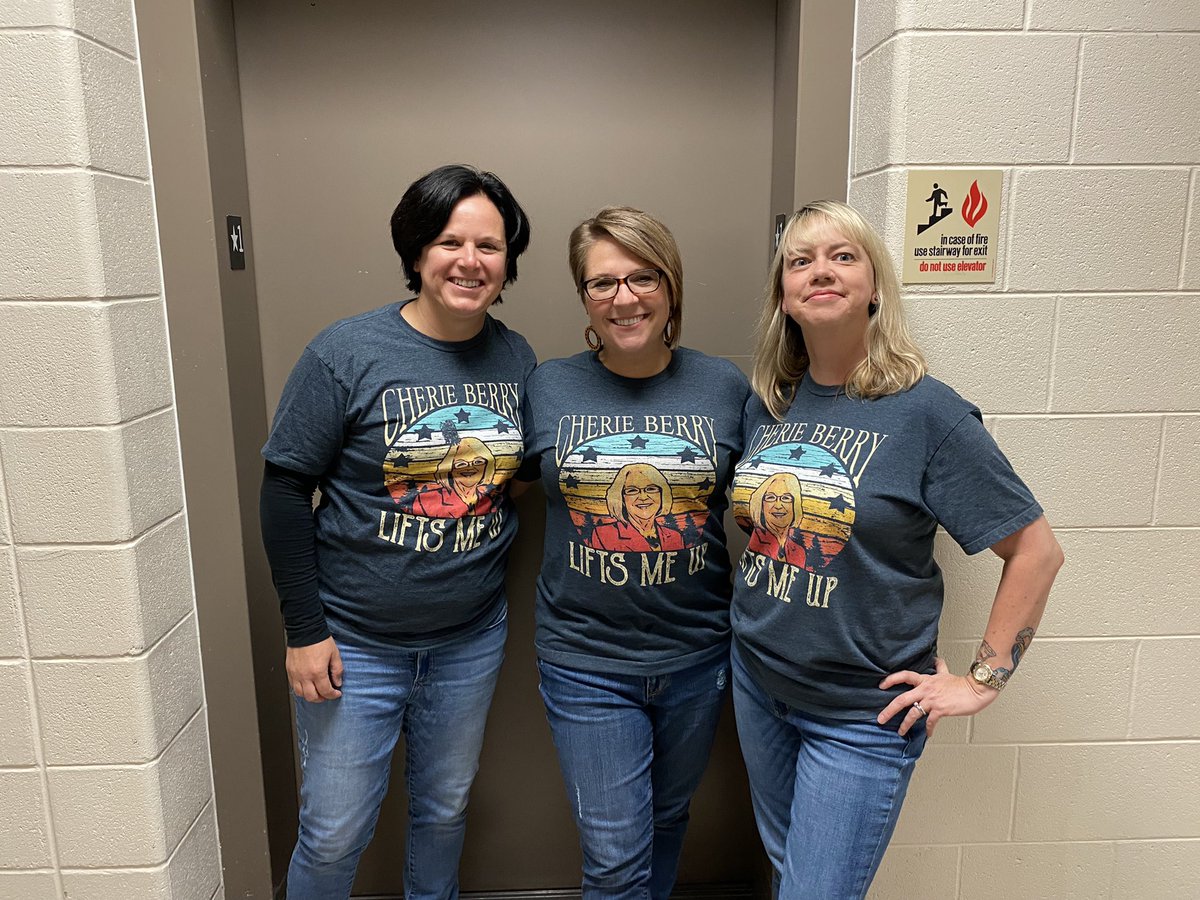 Now we just lift each other up. #twinday