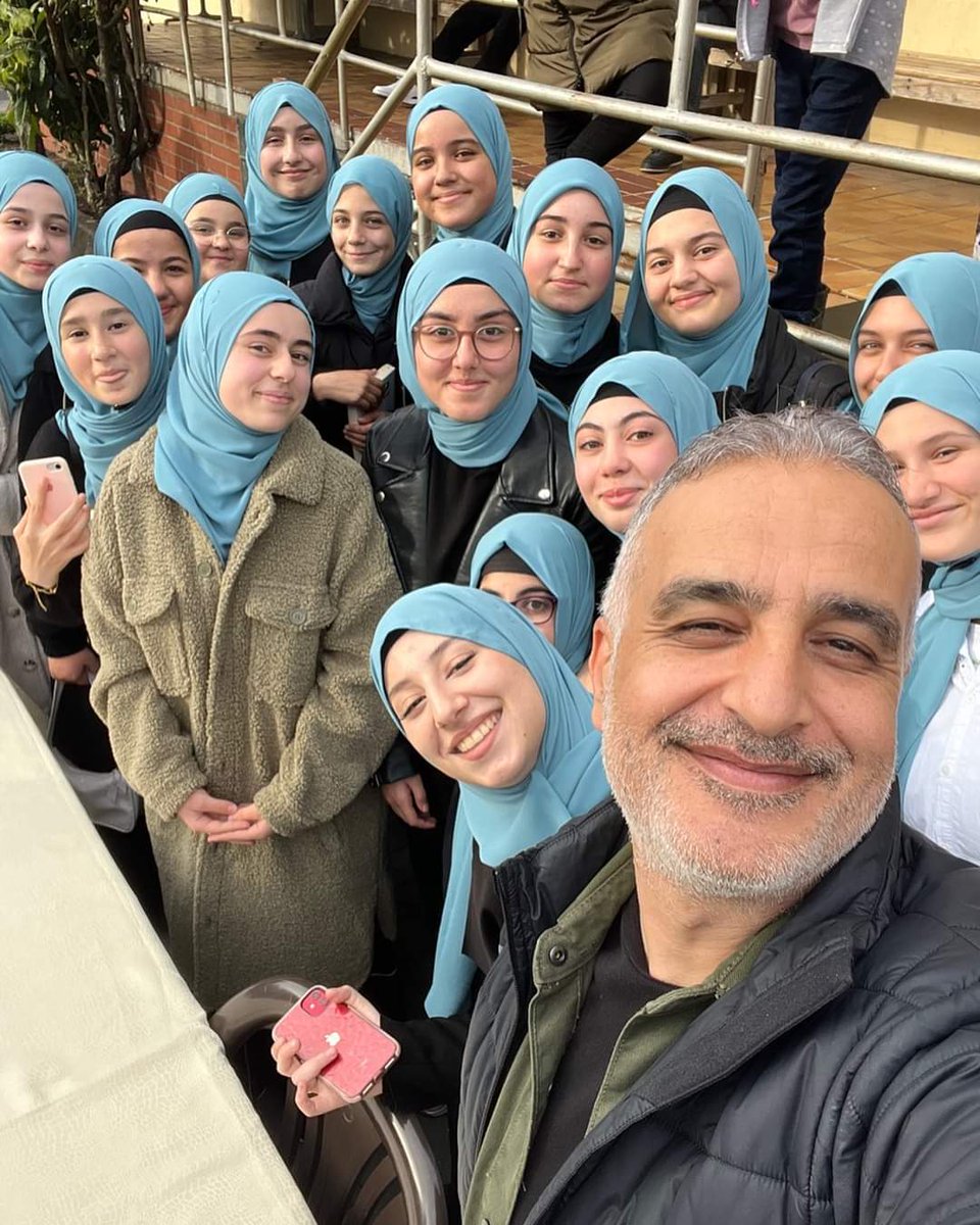 Reisakp2023's tweet photo. Hepsinin baş örtüleri aynı..
Çünkü onlar Avrupa’nın ortasında hafızlık yapıyorlar..
Allah’a yemin ederim ki hiçbir amelime güvenmiyorum.
Lakin hafızlık yapanlara çok muhabbetim var ♥️
#bekirdeveli https://t.co/IdWHaR4rFK