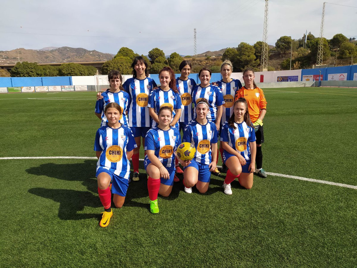 El domingo volvió a jugar nuestro equipo femenino. ⚽️

Fue el primer partido en su historia jugado en casa y qué mejor para debutar que hacerlo contra el Málaga C.F.B, club en el que además,  venía en sus filas la jugadora algarrobeña Daniela, a la que se le  hizo un homenaje.