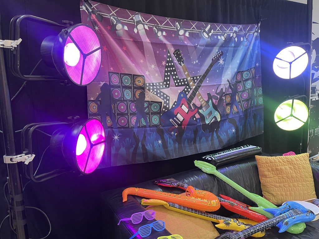 Background preparation for care sector talent show <a href="/ChampioningCare/">ChampioningSocialCare 💚💙</a> <a href="/_mark_topps/">Mark Topps</a> <a href="/AdamDPurnell/">Adam Purnell MIHSCM💚 💙🏳️‍🌈</a> @AngelaBoxall1 @TheSmoothGroup #CSGT22