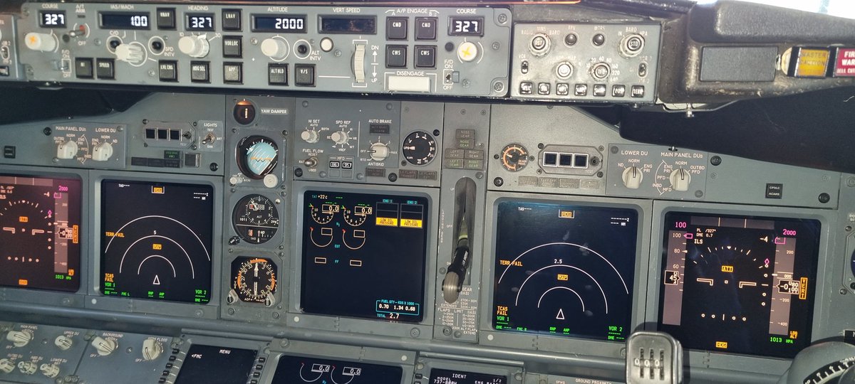 LorisSantoro6's tweet photo. Démarrer un Boeing 737 : ✅️ https://t.co/9SScfplmEJ