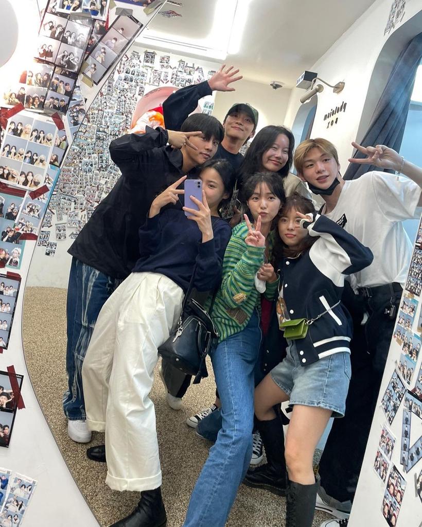 younastan's tweet photo. 221004 YOUNA, KANG DANIEL, SOOBIN, DOHEE AND OTHERS REALLY CUTE TOGETHER

#강다니엘 #채수빈 #이신영 #박유나 
#박성준 #민도희 #김우석 #천영민 https://t.co/3geQTZFmK0