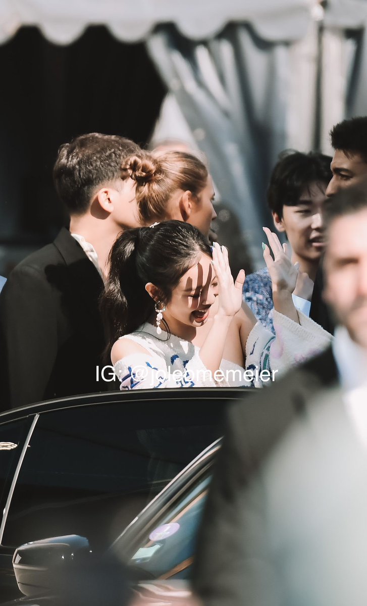 joleomemeier's tweet photo. JENNIE KIM LEAVING THE CHANEL FASHION SHOW 

JENNIE CHANEL TAKEOVER
#JENNIExCHANELSS23 https://t.co/OIRWD5Bvn2