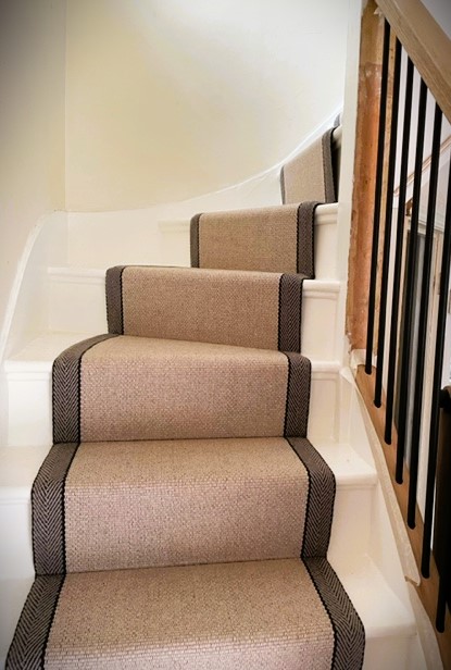 HertfordFloor's tweet photo. Making a curved statement with ROGER OATES π
π π§‘π π§‘π
#rogeroates #theartofflatweave #Statement #staircase #stairs #homeinterior #beautiful #luxuryhomes #luxury
Or customer's home in #goffsoak & of course supplied & fitted by us at #hertfordflooring π
#love #HomeDecor #home https://t.co/l6y86PYF1r