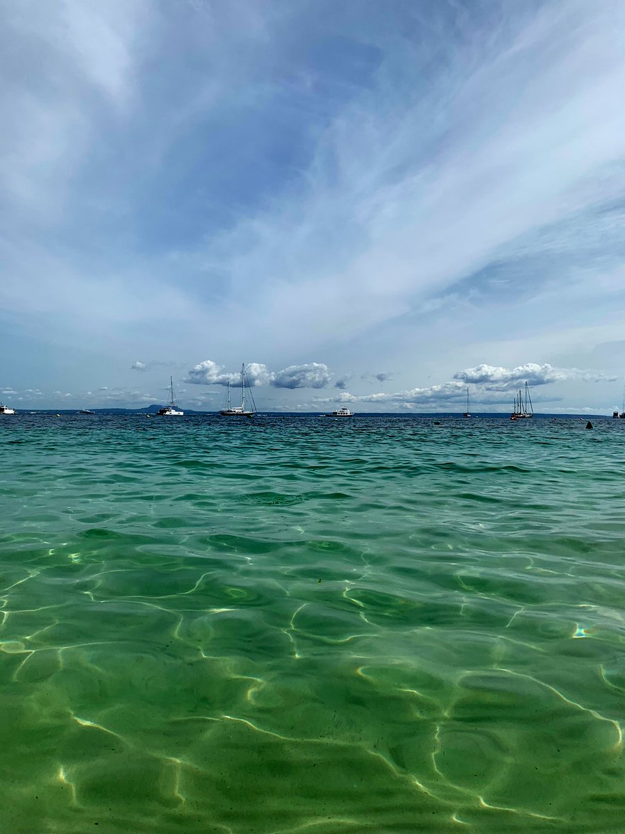 Mimoone's tweet photo. Se faire masser sur la plage au son des vagues de cette mer… que demander de plus ? ✨
Bon mardi !
#alhamdollah https://t.co/CeOjkVcg0O