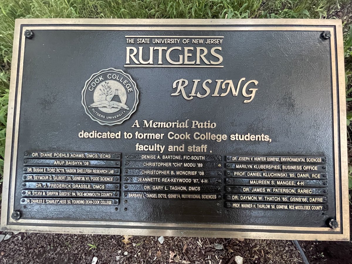 TheChiModuBrand's tweet photo. On 9/22/22 ⁦⁦@chimodu⁩ was honored along with 5 others at ⁦@RutgersU⁩ #GHCookCampus at their Rutgers Rising Memorial Event! #rutgersu ⁦@rutgersalumni⁩    #rutgersalumni #ChiModu 💪🏾 https://t.co/cUuaqpiFU2