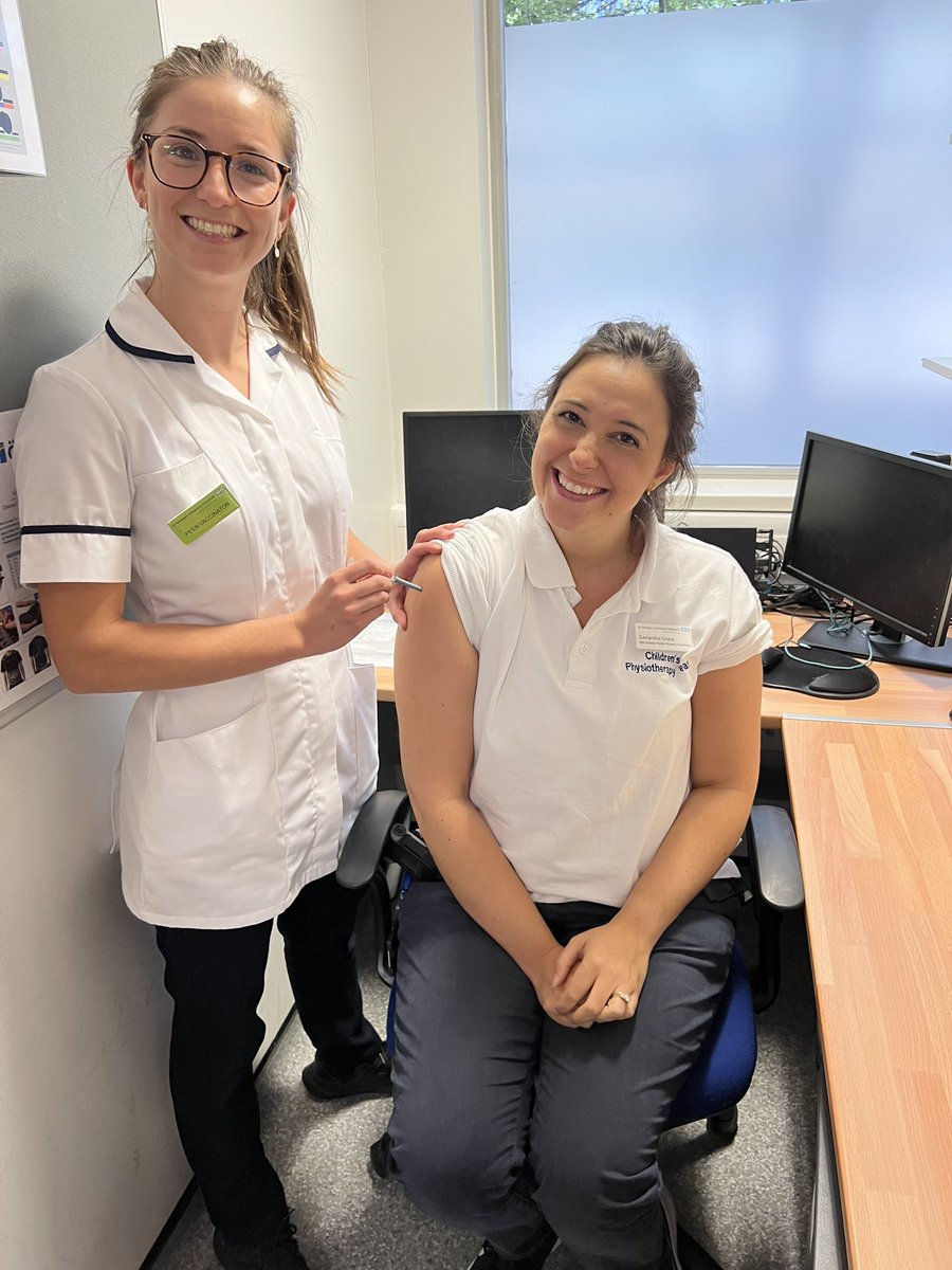 SamGracePaedsPT's tweet photo. I had my #fluvaccine today by this brilliant @StGeorgesTrust  #peervaccinator who is also my fab physiotherapy colleague Mel! 👏🤩
How great is that? ⭐️

Having a peer do the vaccine is not only convenient for staff, its a familiar face for the jab! ☺️
#multiskilledphysio https://t.co/eIHQImuoWl
