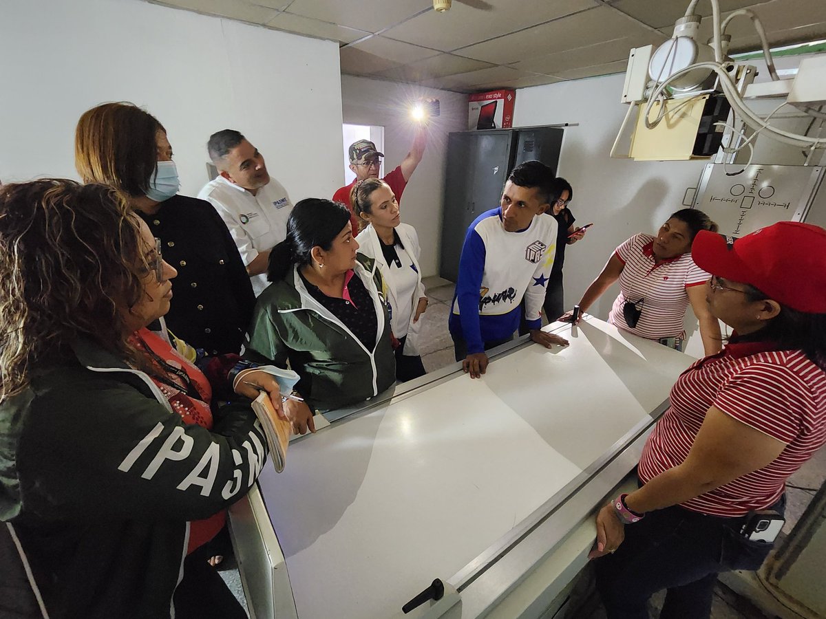 IpasmeOficial's tweet photo. #Apure | En el despliegue para atender al magisterio apureño realizamos la visita de inspección a la Unidad Médica @Ipasmeapure, con el acompañamiento de la Junta Administradora @laraydv, @mreyesPSUV, @NohemiIpasme10.

¡Trabajamos por servicios de calidad!

#RostrosDeMiPueblo https://t.co/2gXYxRDH3j