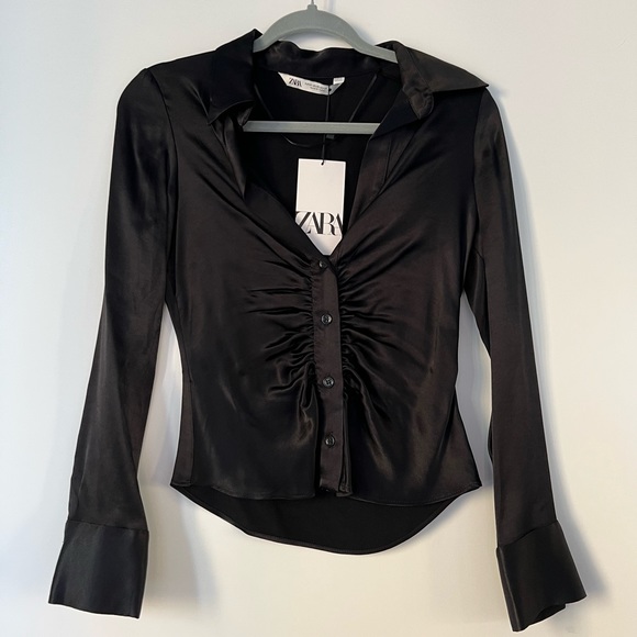 LastingBeauty_'s tweet photo. So good I had to share! Check out all the items I'm loving on @Poshmarkapp from @RomSalote #poshmark #fashion #style #shopmycloset #zara #jessicasimpson: https://t.co/aJBvEyWU8c https://t.co/GC55FZuHz3