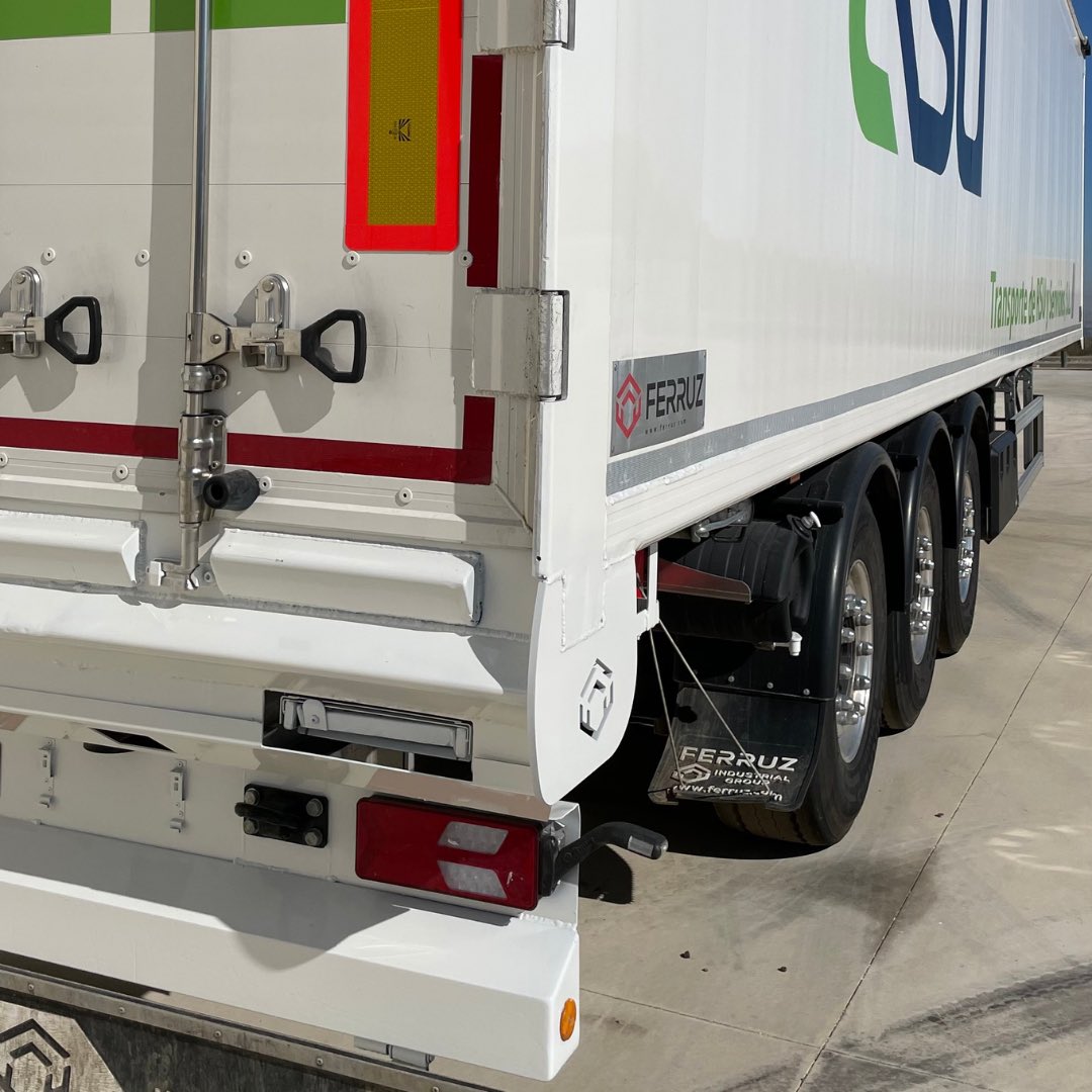 En FERRUZ reparamos también los accidentes que sufren los equipos de nuestros clientes.

Siempre a vuestra disposición:
📲 976 410 221
📧 jl.martinez@ferruz.com
🌐 ferruz.com

#ferruz #grupoferruz #semirremolques #trailers #semirremolque #trailer