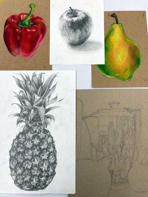 StAlsArt_Design's tweet photo. Knock out still life N5 studies by Nina in S4! @StAlsGlasgow 👀👌👍🎨💥❤ https://t.co/U6HWtOUNAq