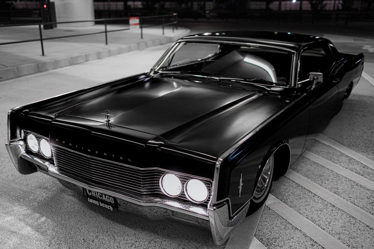 kurodoradora's tweet photo. Lincoln continental
1966
7600cc

最高な車です🙋🏾‍♂️🙋🏾‍♂️🙋🏾‍♂️
そしてけんてぃに撮ってもらったら最高な写真です！ありがとう！ https://t.co/JDT5hktRDJ