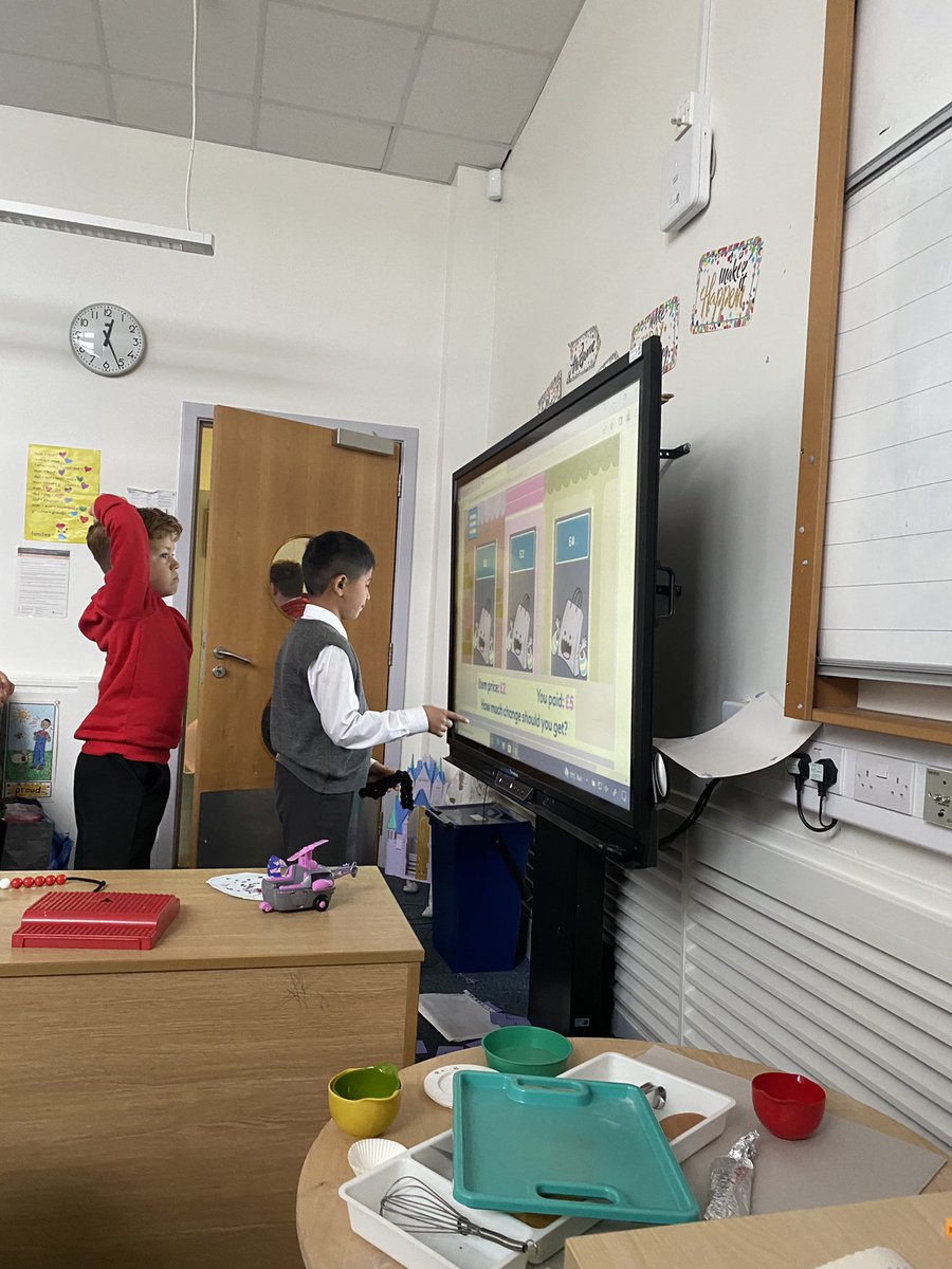nutureatnewark's tweet photo. The first Financial Education lunchtime club started today. We learned about giving change. https://t.co/byBWPvu7rj