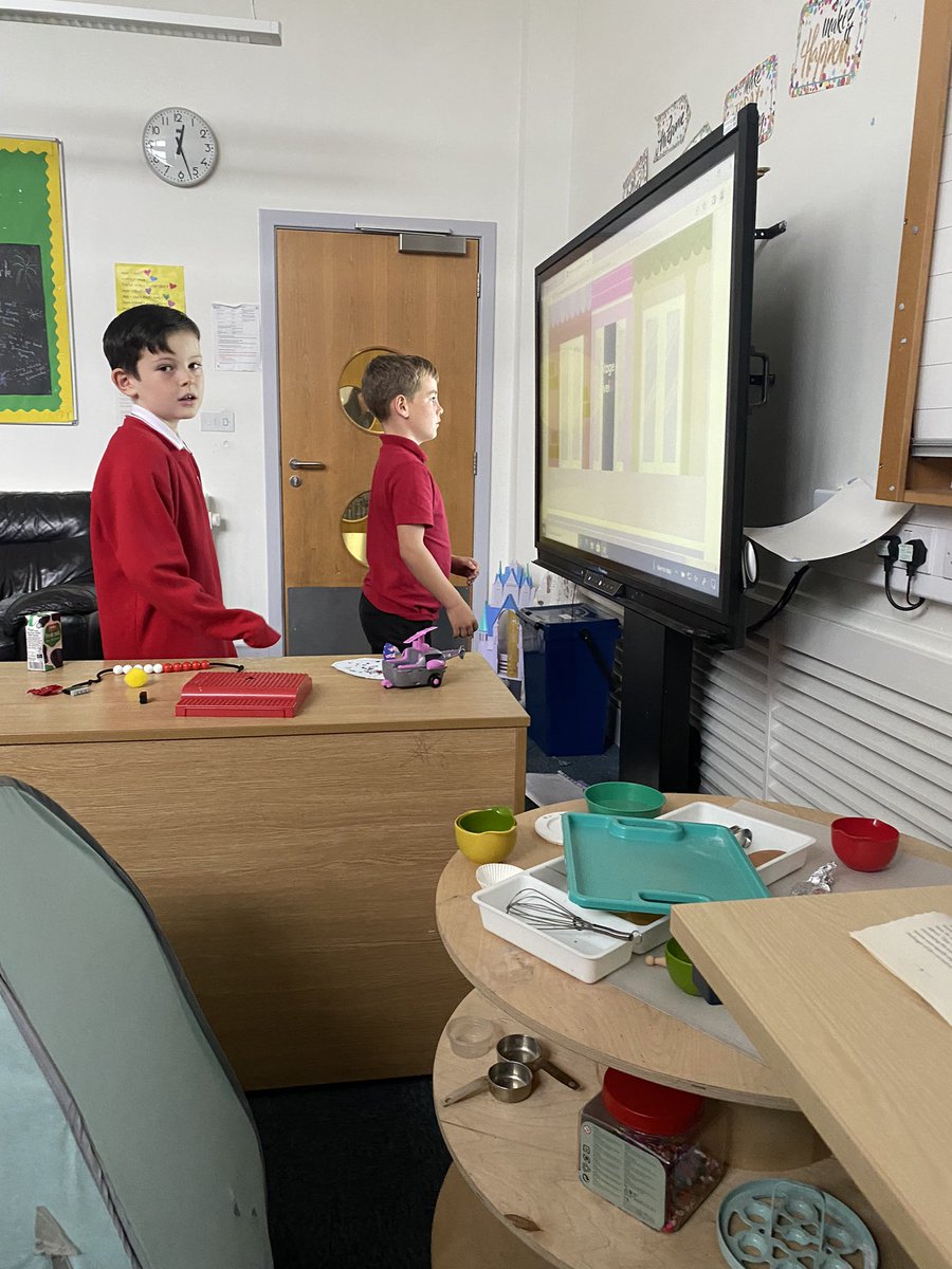 nutureatnewark's tweet photo. The first Financial Education lunchtime club started today. We learned about giving change. https://t.co/byBWPvu7rj
