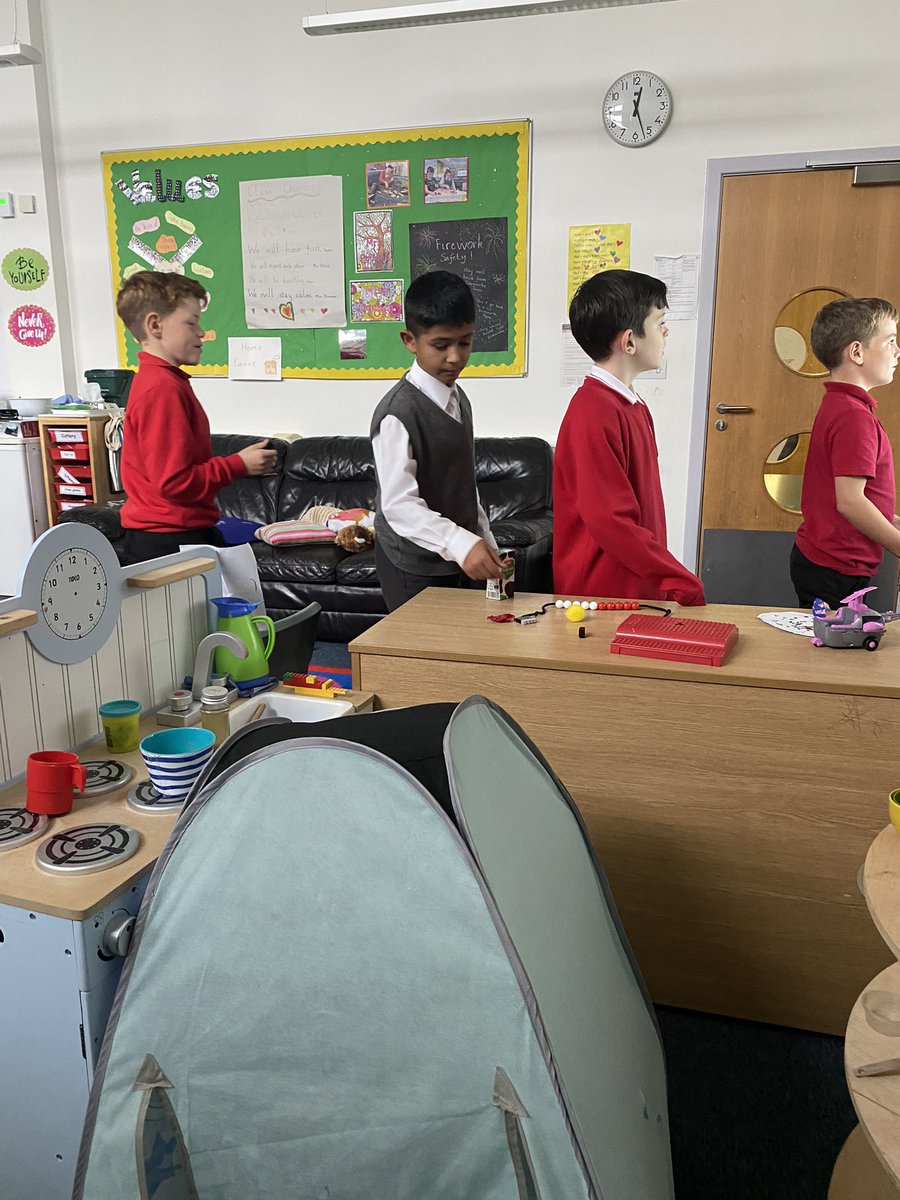 nutureatnewark's tweet photo. The first Financial Education lunchtime club started today. We learned about giving change. https://t.co/byBWPvu7rj