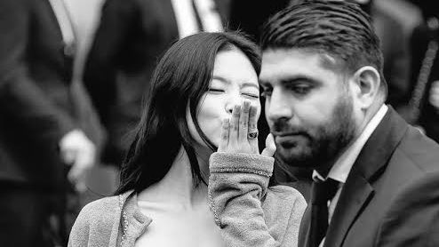 jnkstyle's tweet photo. PFW DOESN’T END WITHOUT THE FLYING KISS. https://t.co/bai0ro9SnQ