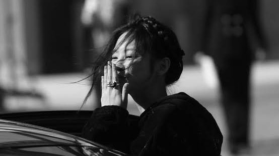 jnkstyle's tweet photo. PFW DOESN’T END WITHOUT THE FLYING KISS. https://t.co/bai0ro9SnQ