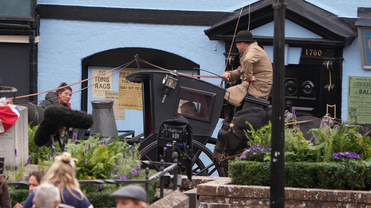 brightonsnapper's tweet photo. Despite every effort to block my view by the jobsworths on the set in Arundel, they failed miserably :-) local shop owners north of set have not been compensated, whilst the others have??? #arundel #nofilming #jokers #wickedlittleletters #localpapers https://t.co/1VjIlAErea