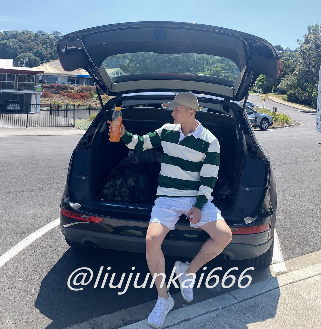 liujunkai666's tweet photo. 反差律师    没有人和我玩吗？    只进入身体 不进入生活 推止于推 https://t.co/u0rGVq6q9V