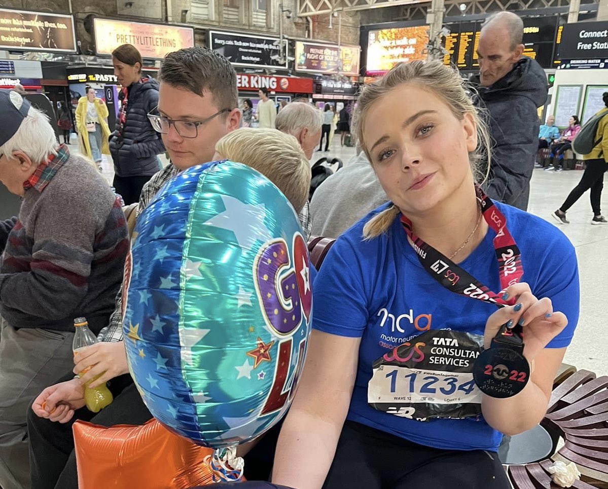 I completed the london marathon 22 🧡💙 
& I raised £5,140 for @mndassoc 

What an experience, which I want to relive all over again. 

Marathon blues 🥹 #LondonMarathon2022 #LondonMarathon #TCS #mnd