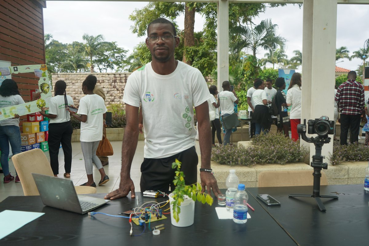 Exposición #tecnológica: "Sistema de Riego Automatizado" de Reginaldo Borico Okomo, Coordinador de STEAM de IDENTIC 

"Este proyecto contribuye a los #17ODS sobre consumo y la protección de los recursos. Animo a los jóvenes que juntos contribuyamos a la protección medioambiental"