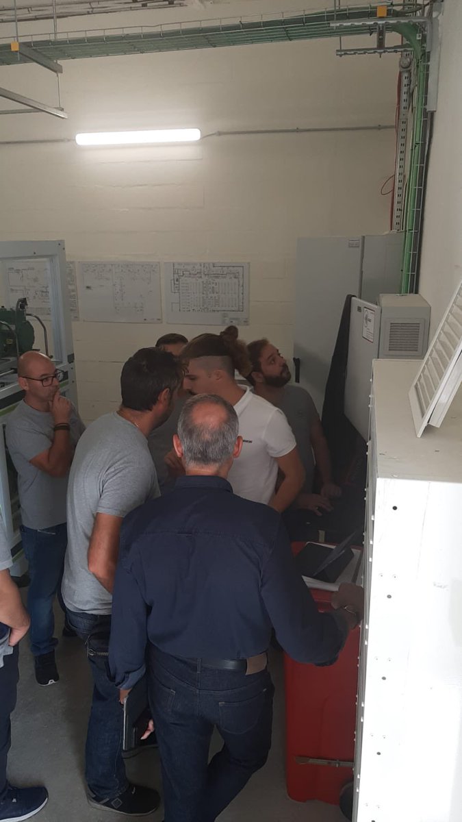 CAREL_Iberica's tweet image. Continuamos la formación a #Globalcold. Hoy, aprendizaje en campo de pRack, el control para centrales de compresores, y boss, nuestro sistema de #supervisión.
#CARELformación