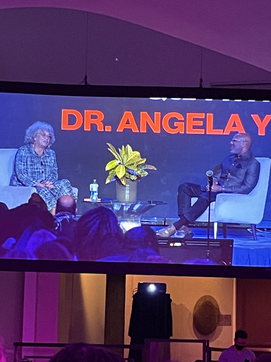 Listening to an icon meant running a few more miles to see an iconic building.  The stories are different but I am centered on doing work and listening more #NSCC22 ⁦<a href="/Maine_East/">Maine East HS</a>⁩