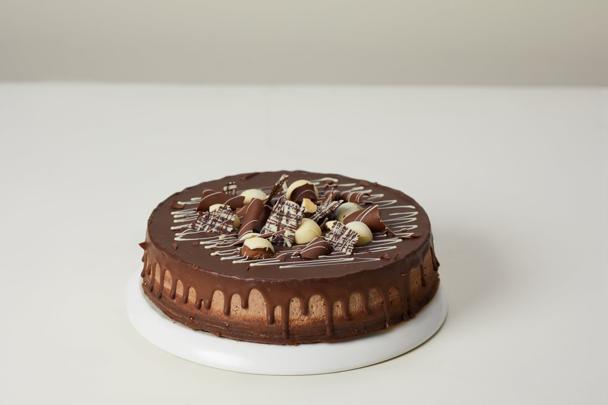 lolascupcakes's tweet photo. dreaming about our chocolate fudge cheesecake 🤤

#chocolate #chocolatecake #chocolatelove #chocolateaddict #cheesecake #cheesecakelovers #cheesecaketime #cheesecakelove #CheesecakeDaily #lolascupcakes #cheesecakefactory #cakesofinstagram #cakelover #handmadewithlove https://t.co/yMYi6rLyJ3