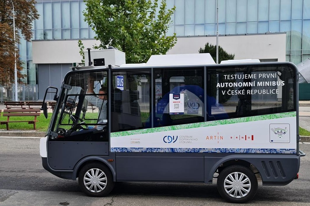Pokud jste se zatím nestihli svézt naším autonomním minibusem, máte další příležitost na Mezinárodním strojírenském veletrhu v Brně ve dnech 4. – 7. 10. Více informací se dozvíte zde: bit.ly/3e4V9O0.