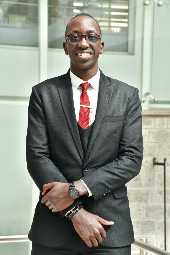 Many people look up to <a href="/cosmos_elvis/">Elvis Cosmos</a>. Literally. Walking around campus, he often finds himself the tallest one in the room...but that's not all people look up to him for.

Read more about Wakili wa Wanjiku; strathmore.edu/news/graduate-…

#ClassOf2022
#SUGraduation
#SeizeTheMoments