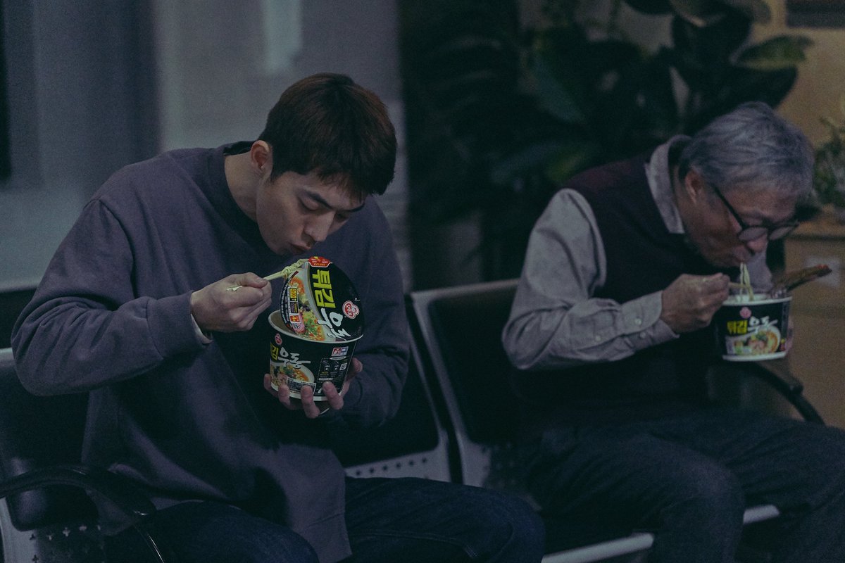 리며든다.. 필주X인규 조합에 리며든다.. 나이를 뛰어넘는 우정! 찐친 케미 스틸 공개! 케미 장인 <검사외전> 이일형 감독 이번에는 이성민X남주혁으...
