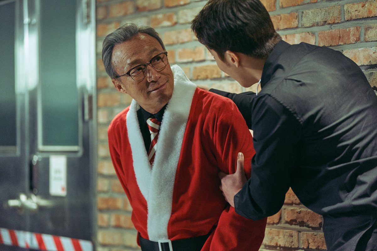 리며든다.. 필주X인규 조합에 리며든다.. 나이를 뛰어넘는 우정! 찐친 케미 스틸 공개! 케미 장인 <검사외전> 이일형 감독 이번에는 이성민X남주혁으...