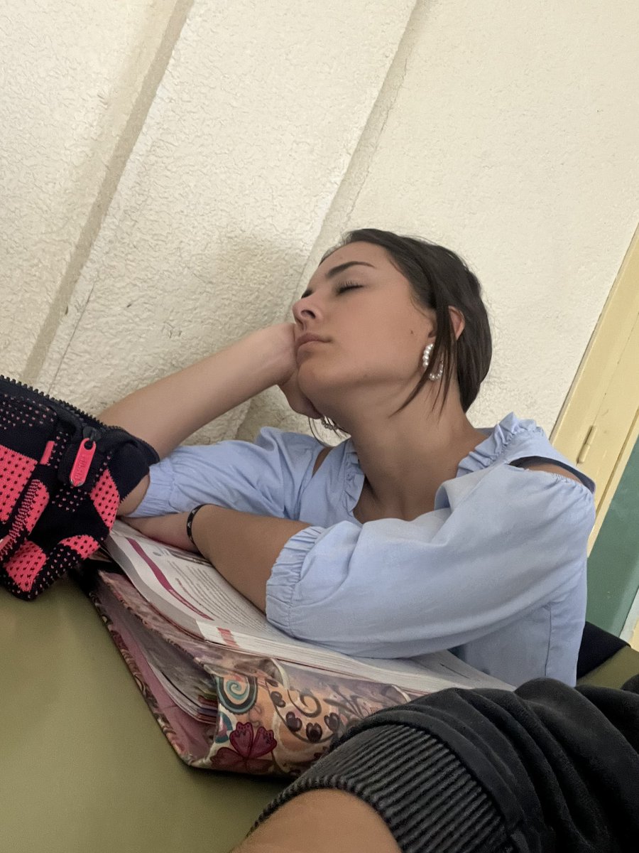 La de no dormirte en clase te la sabes? 
<a href="/Rociio17_/">Rocio</a>